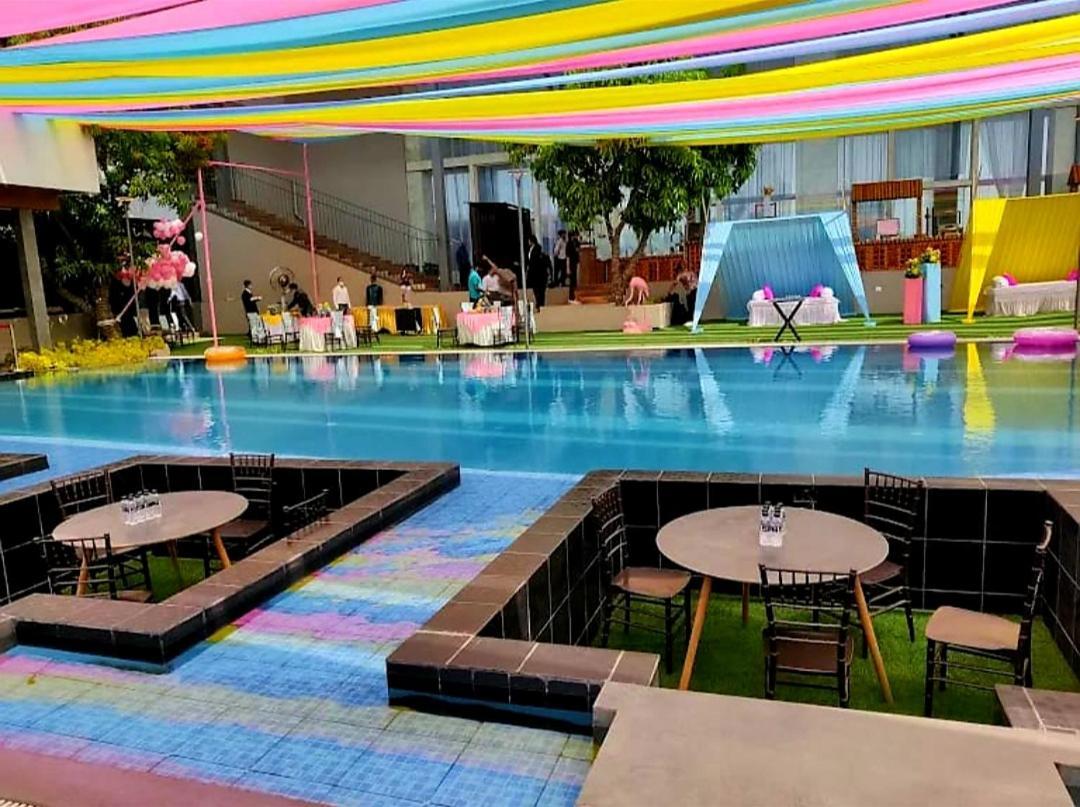The Democracy Hotel & Resorts 纳西克 外观 照片